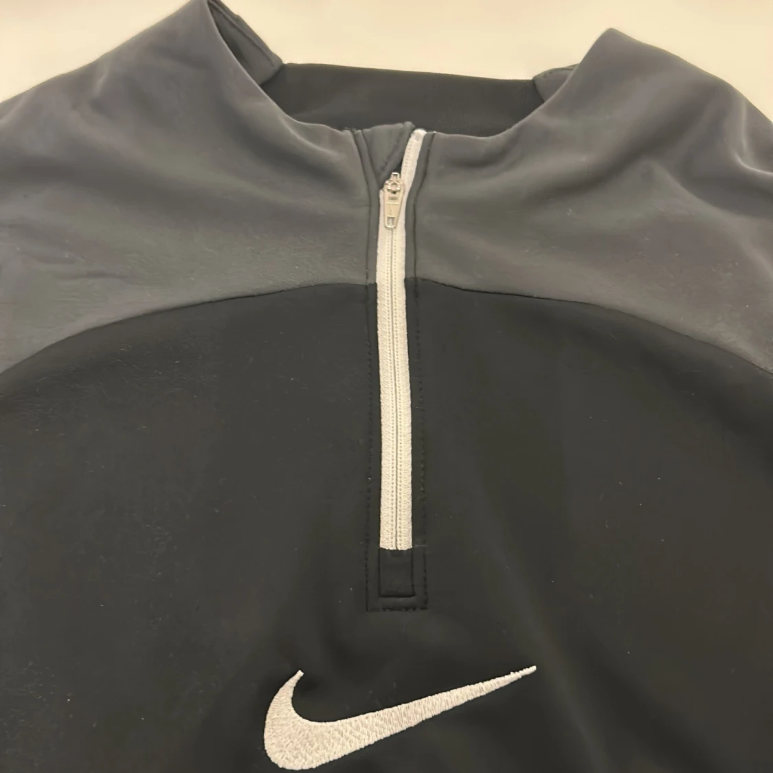 Svart långärmad tröja från Nike - 92