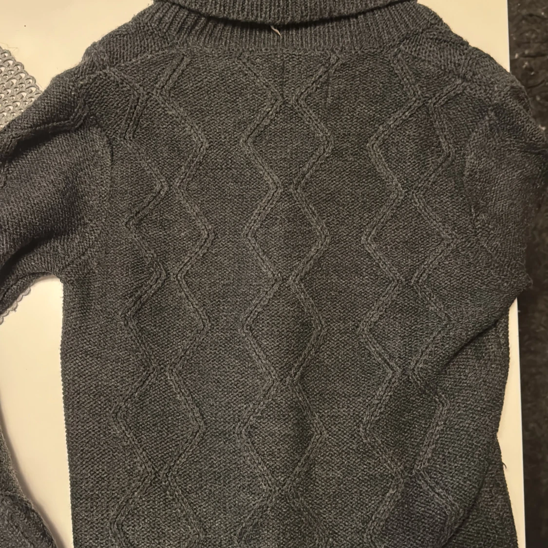 Mörkgrå stickad cardigan - 93