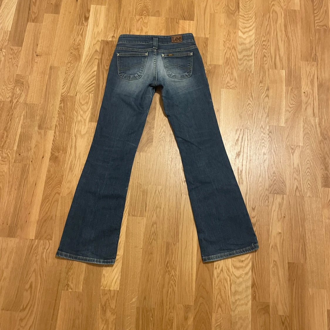 Blå bootcut jeans från Lee - 90