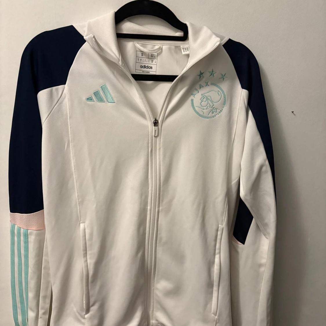 Vit och blå Ajax kofta