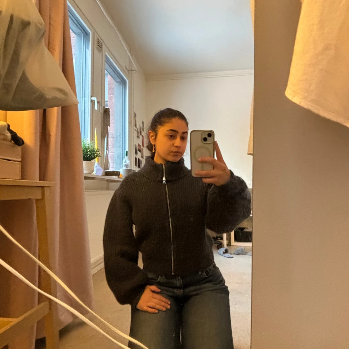 Mörkgrå stickad jacka med dragkedja - 92