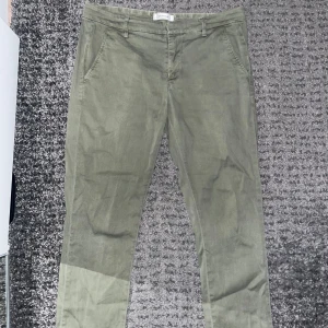 Dondup  chinos - Säljer ett par feta dondup chinos i storlek 30