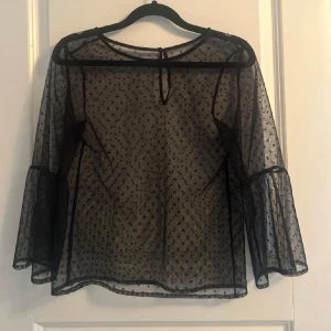 Mesh topp🥰 - Så snygg tröja som är genomskinlig typ❤️ så snygg med ett linne under eller utan 🥰