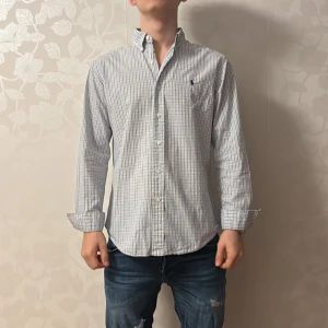 Ralph Lauren skjorta - Ralph lauren skjorta | Skick: 9/10 | Size - M | Fraktar via postnord eller instabox | Hör av dig vid minsta fråga eller fundering // Ricco Wardrobe