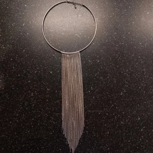 Halsband - Snyggt halsband utan täcken på användning. Säljer då det aldrig kommer till användning. 
