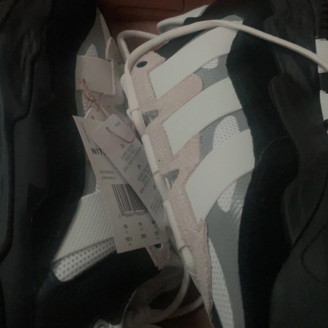 Adidas sneakers med kamouflagemönster