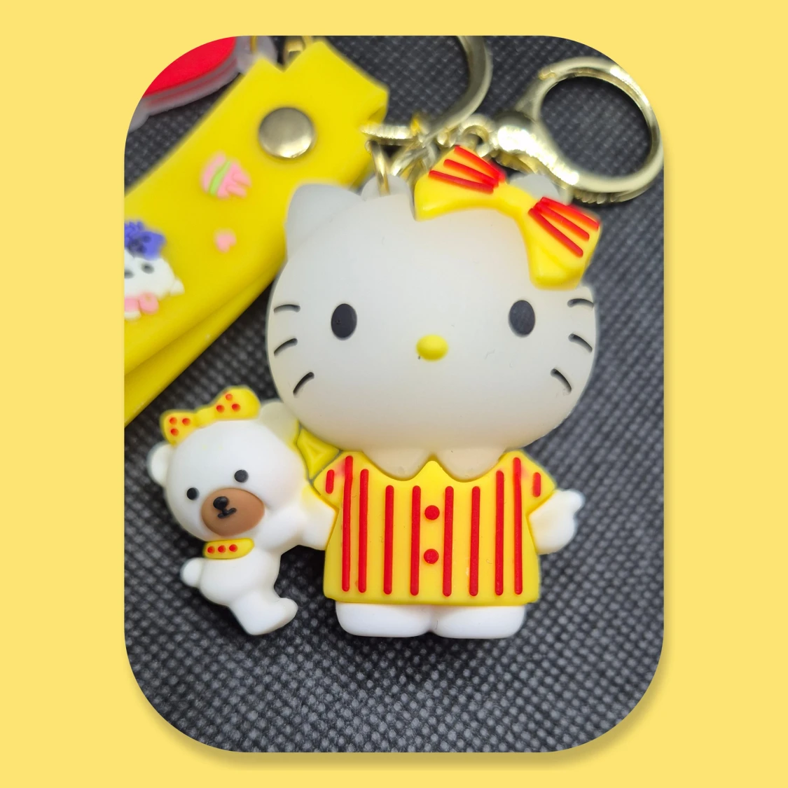 Hello Kitty 🎀 Nyckelring / Väsksmycke  - 90