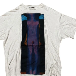 Acne Studios T-shirt - Acne Studios X Rabin Huissen limited edition T-shirt. Storlek L passa lite baggy M