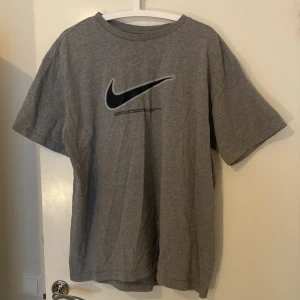 T-shirt Nike  - Vintage T-shirt ifrån Nike, bra skick!!