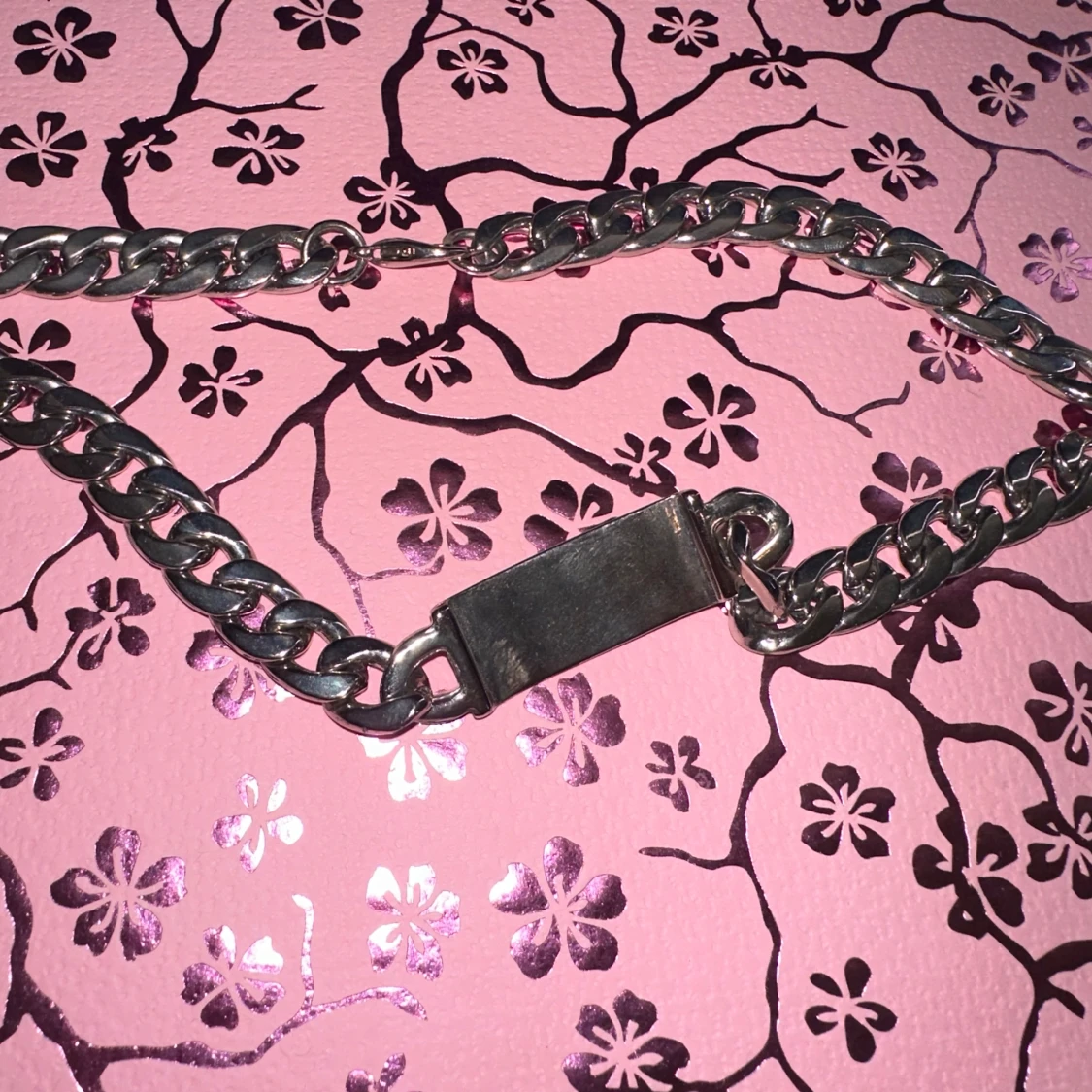 Silverfärgat halsband med platta - 90