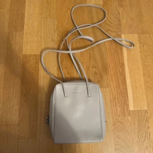 grå vintage läderväska - i gott skick!