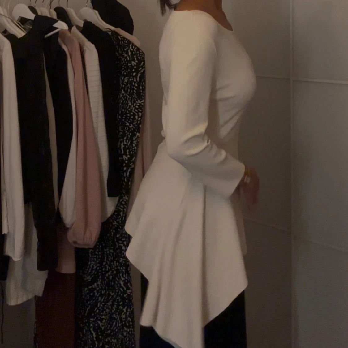 Vit asymmetrisk topp - 90