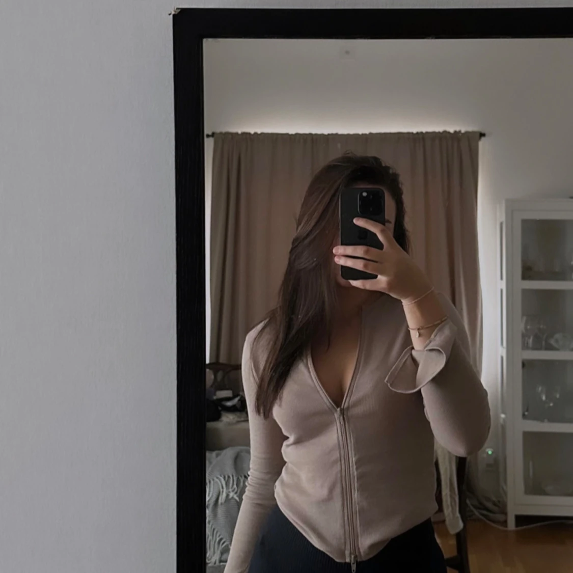 Beige ribbad tröja med dragkedja