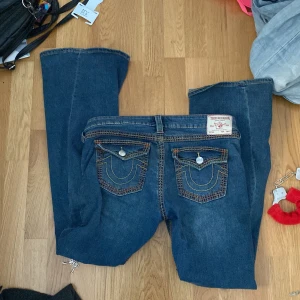  True Religion - True religion jeans jag knappt använt då dem är förstöra vid midjan ny pris: 1950