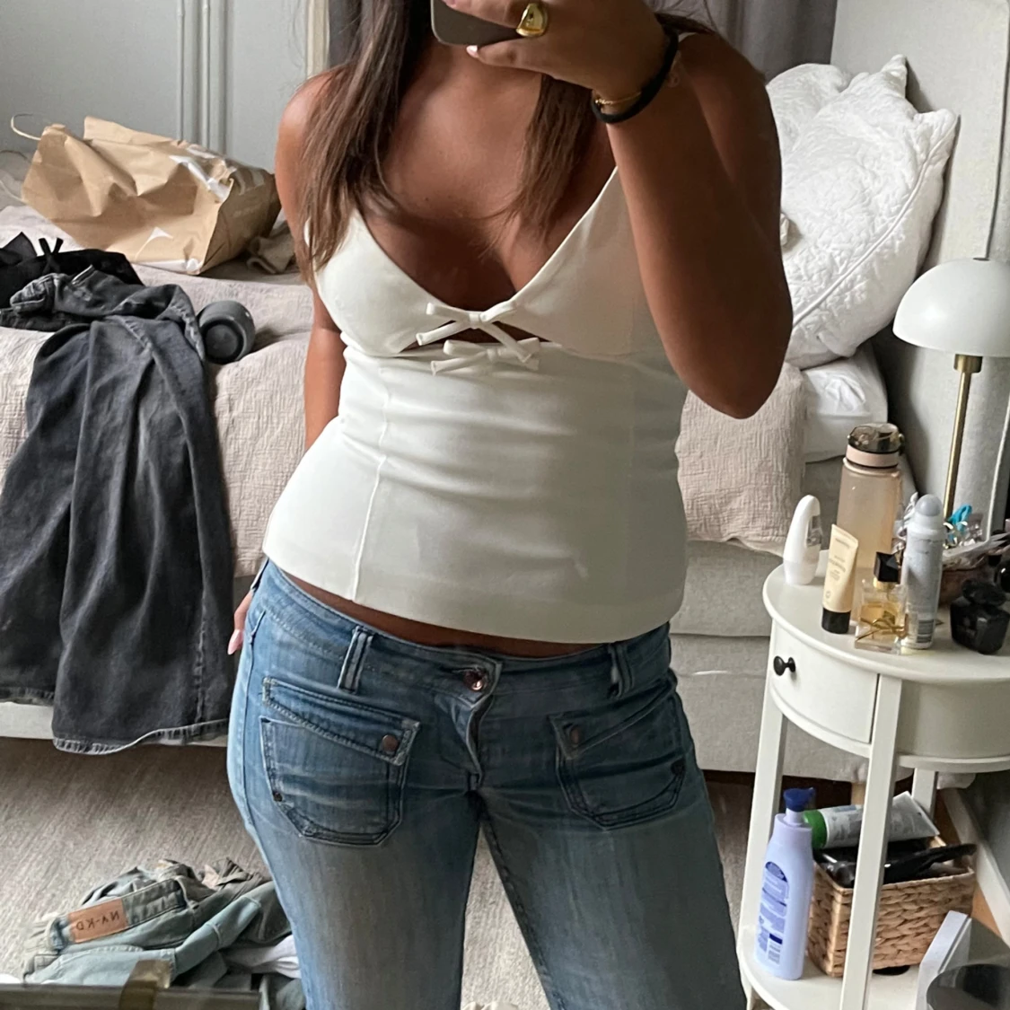 Vit topp med knytning