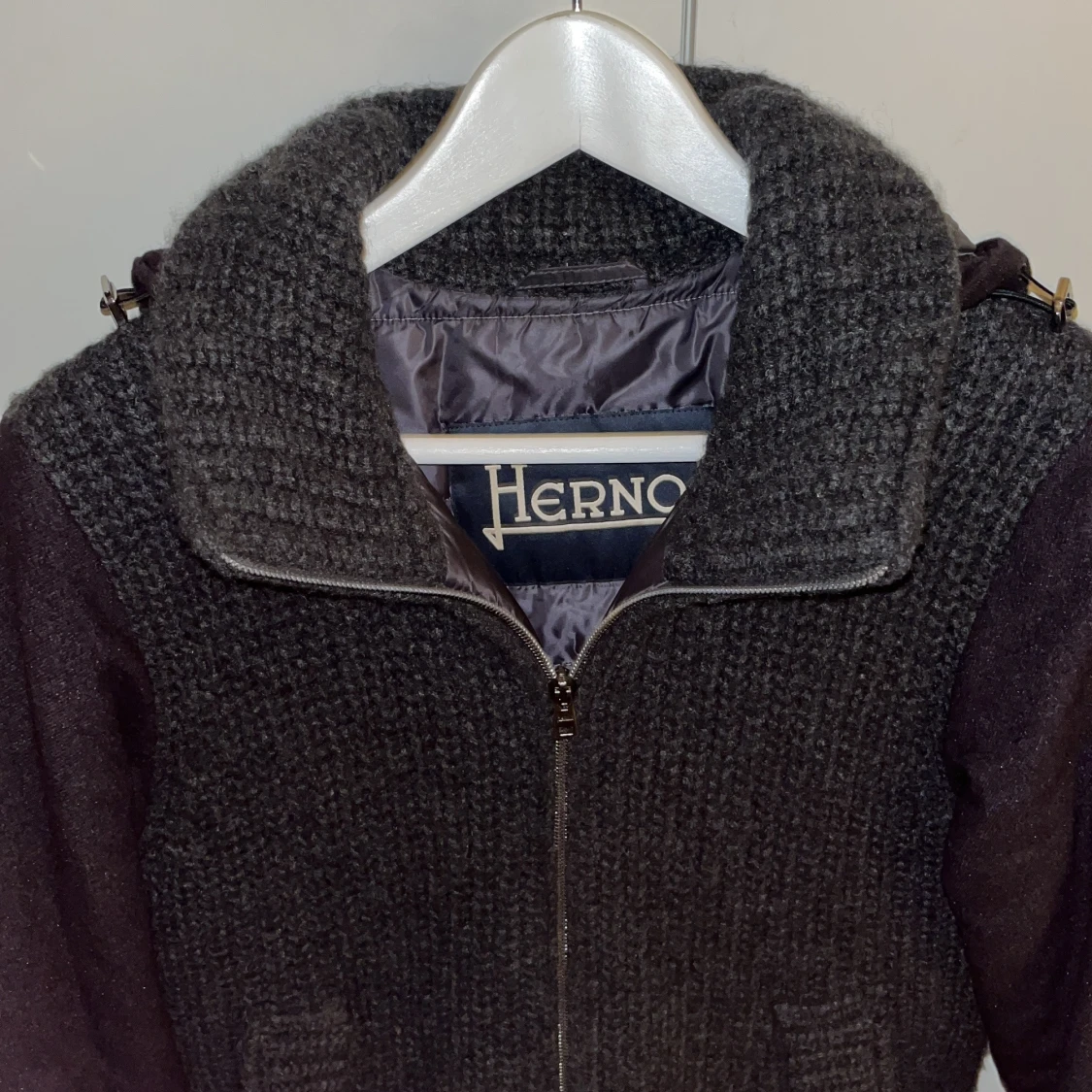 Grå stickad jacka från Herno - 90