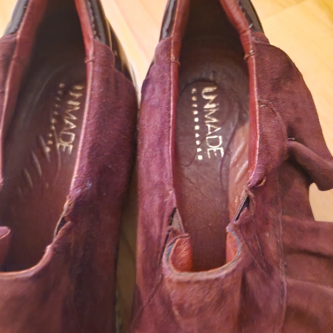 Vinröda mockaskor från Unmade Copenhagen - 90