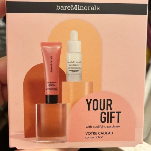 bareMinerals Gåvoset - Gåvoset från bareMinerals innehållande Skin Rescue Pure Smooth Serum och Complexion Rescue Blonzer Blush + Bronzer. 
