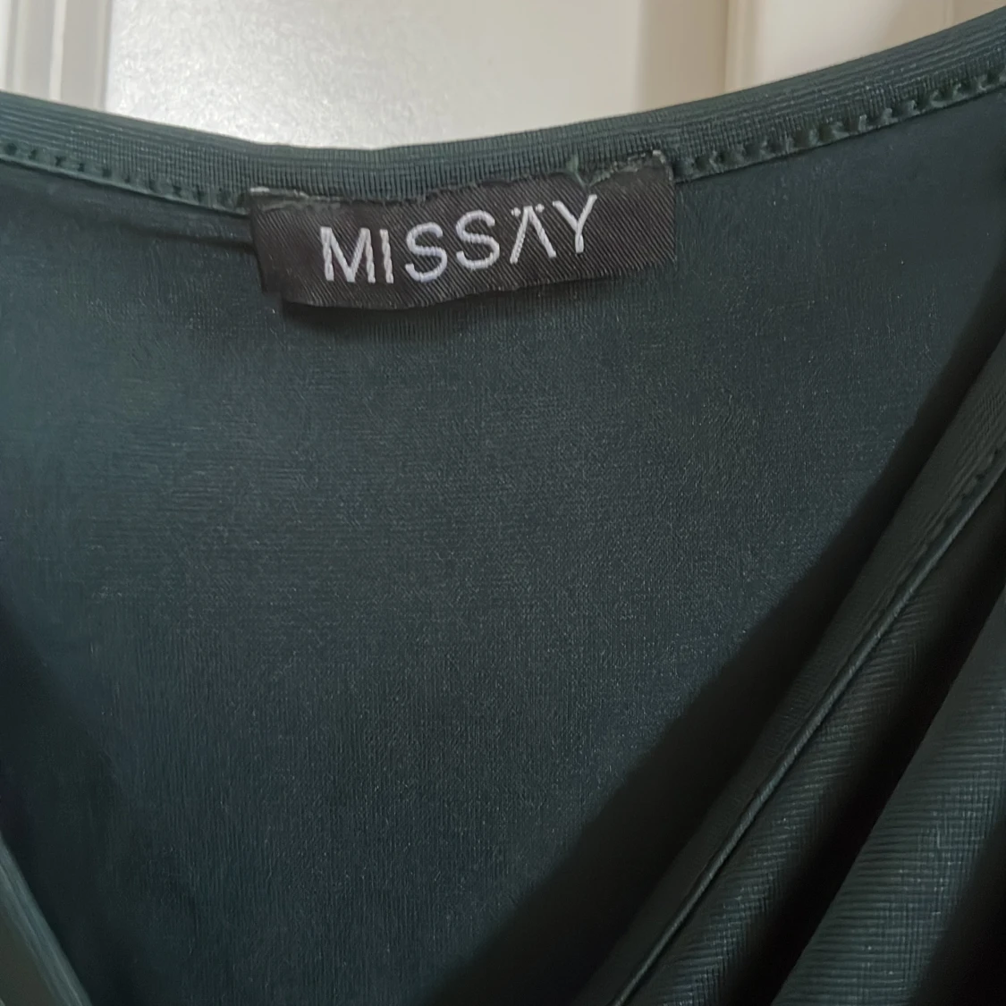 Mörkgrönt omlottlinne från Missay - 91