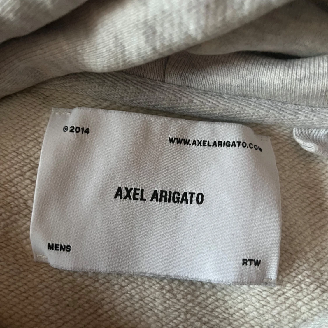 Grå hoodie från Axel Arigato - 90