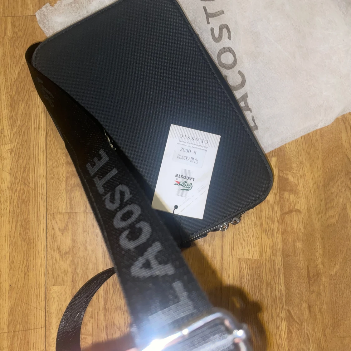 Svart axelväska från Lacoste - 91