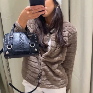 Jacka - Jacka från only i mycket bra skick. Skriv vid frågor💕