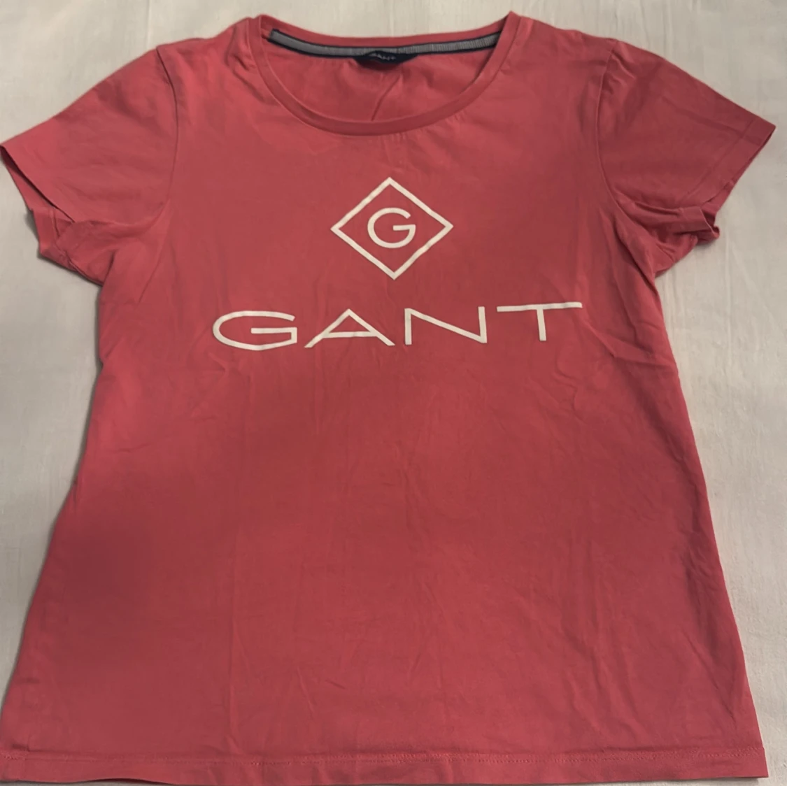 Rosa t-shirt från GANT