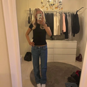 Blå lågmidjade jeans 25/32 - Så snygga jeans storlek 25/32💕💕.