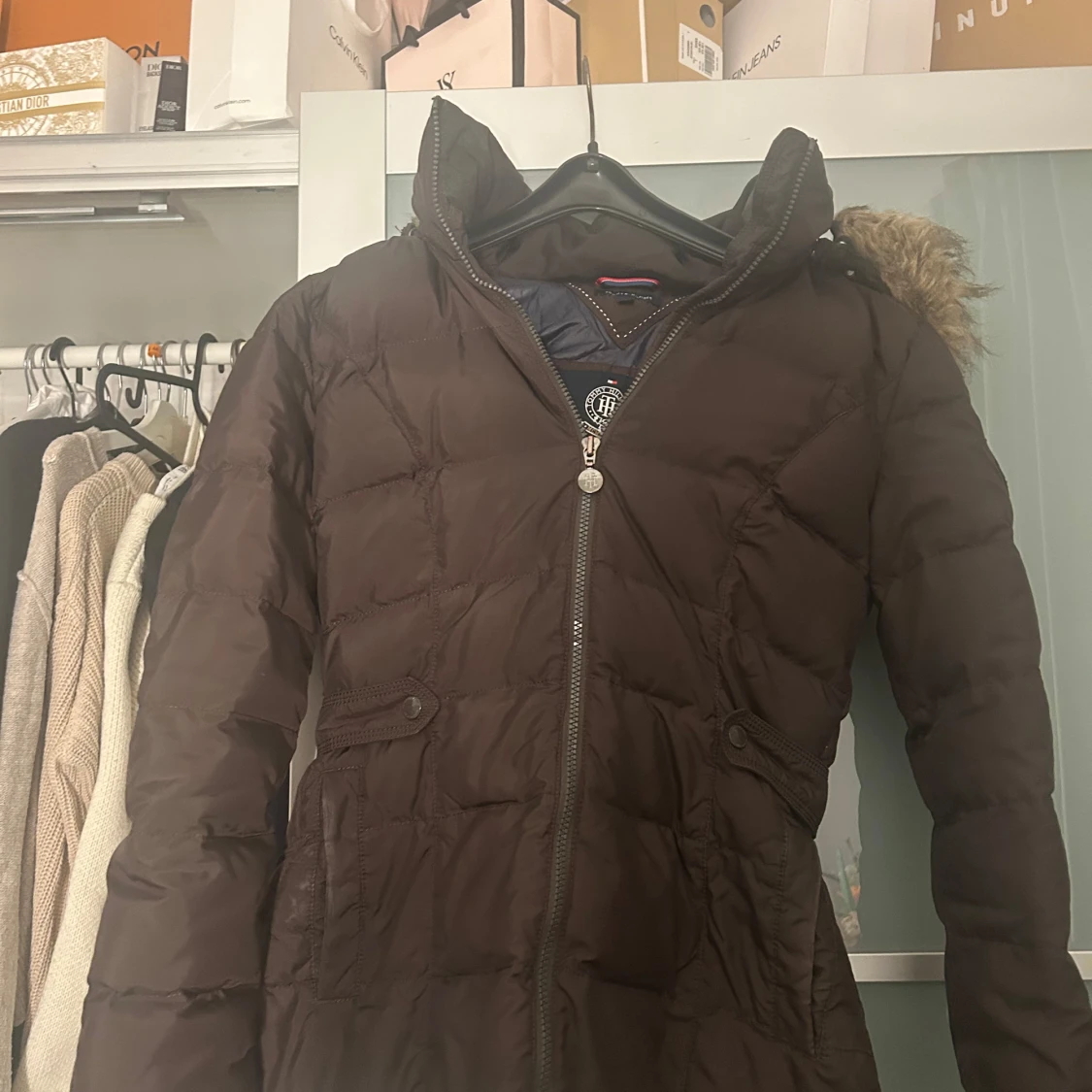 Brun dunjacka från Tommy Hilfiger
