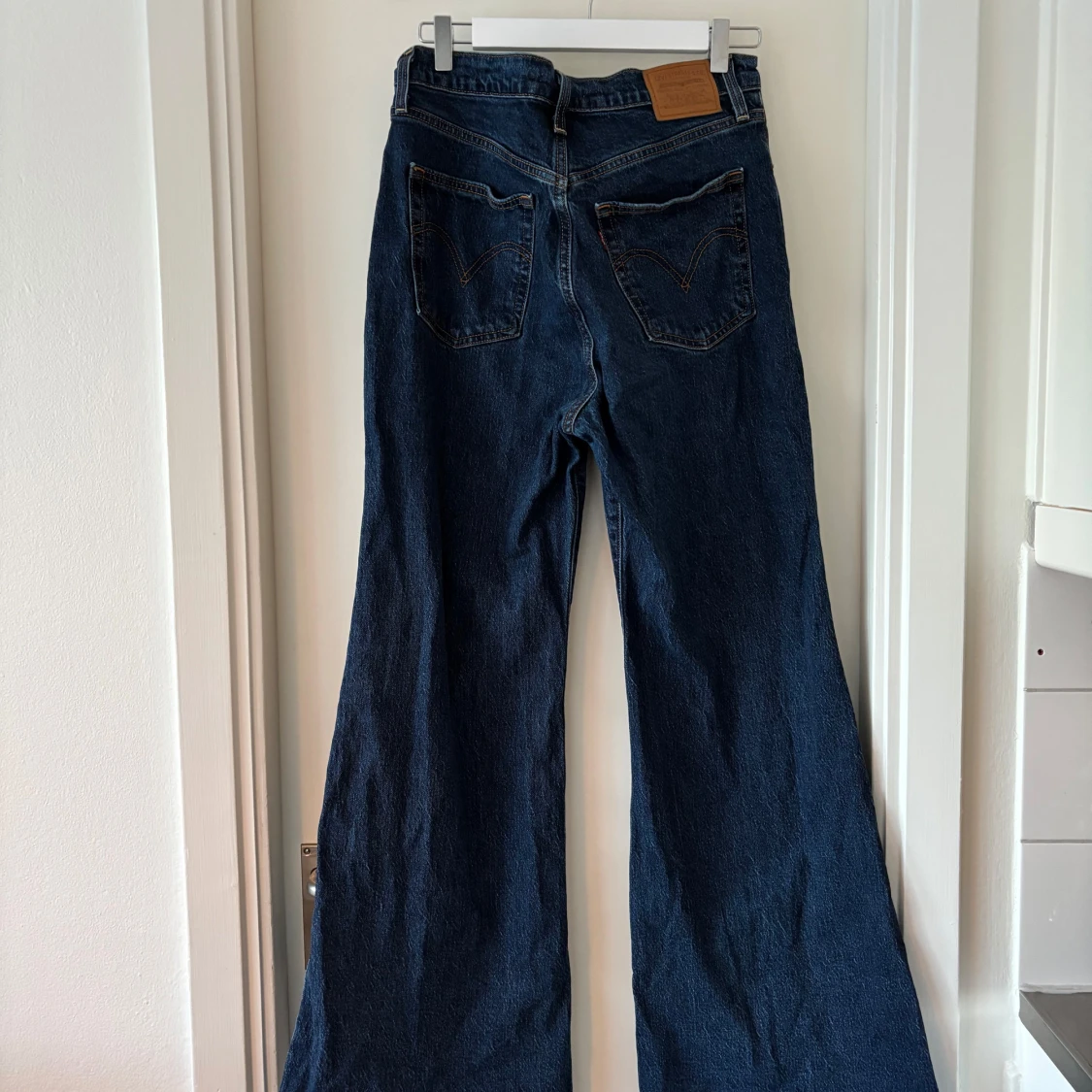 Levi's Ribcage Bell Jeans - 90