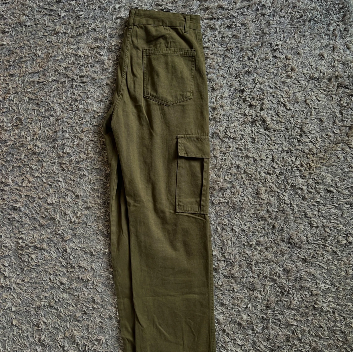 Olivgröna cargobyxor - 91