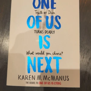 One of us is next - Karen M. McManus - helt ny, oöppnad och oläst! paperback/häftad, på engelska. Följd på boken "One of us is lying" av samma författare 