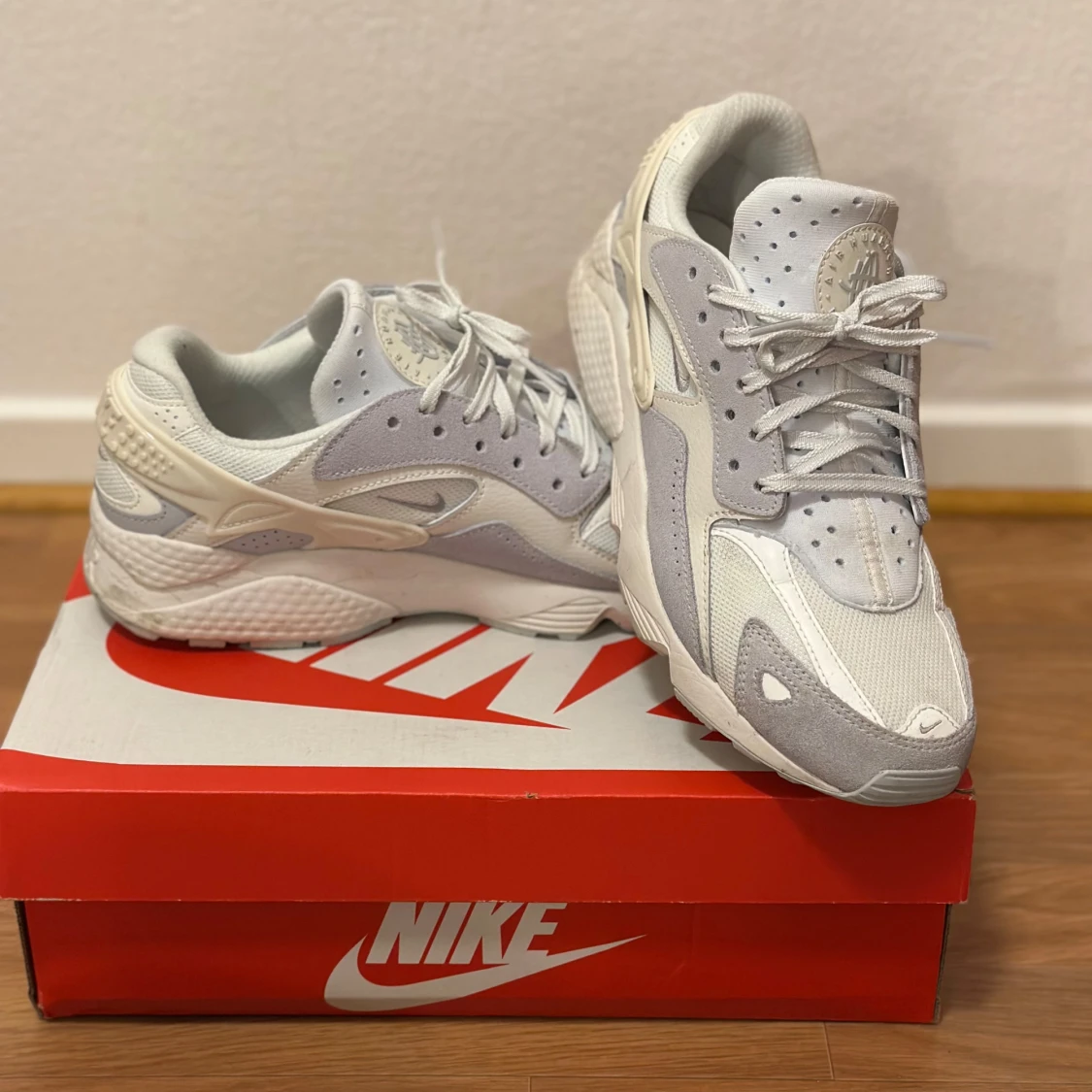 Nike Air sneakers i grått och vitt