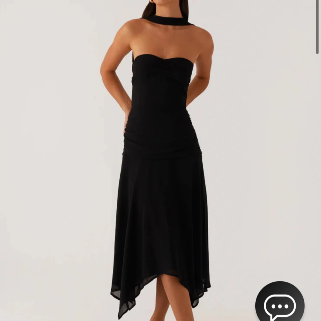 Lång svart klänning