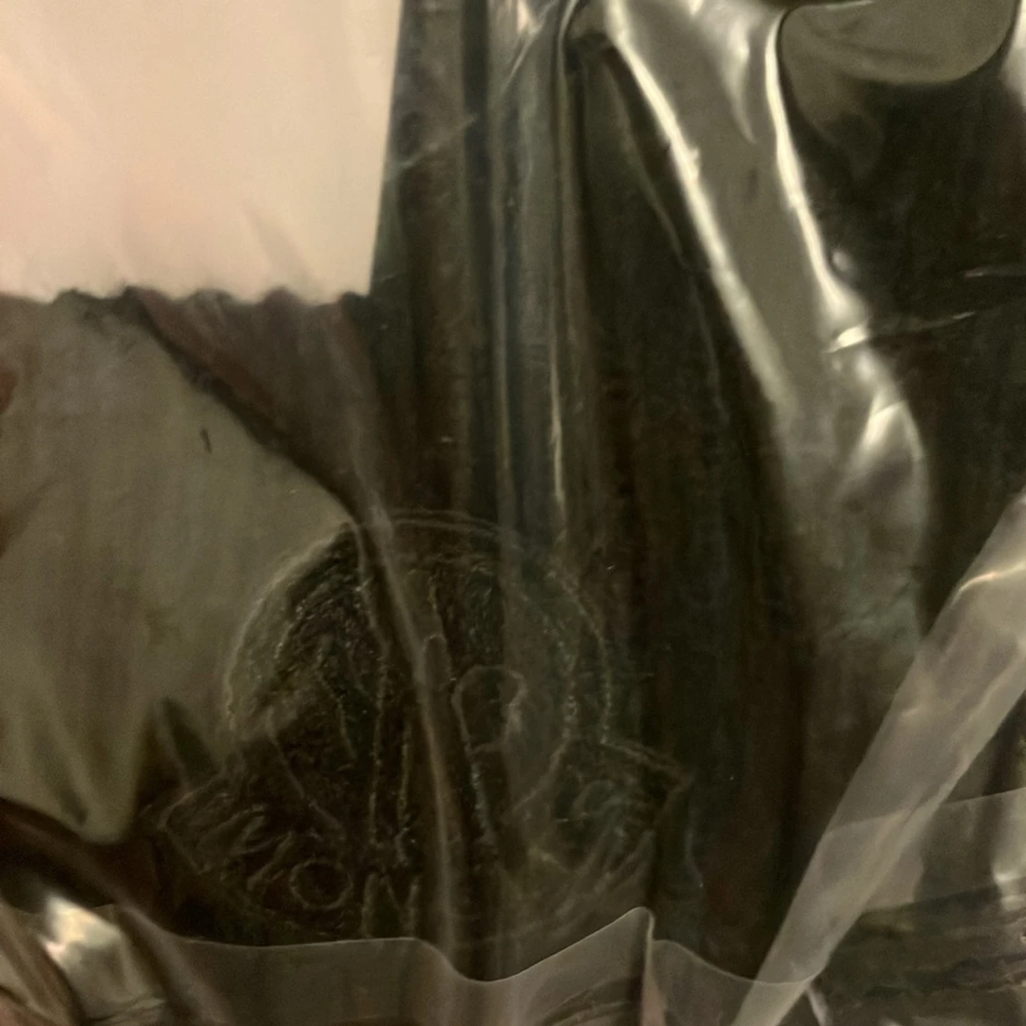 Svart mössa från Moncler - 90