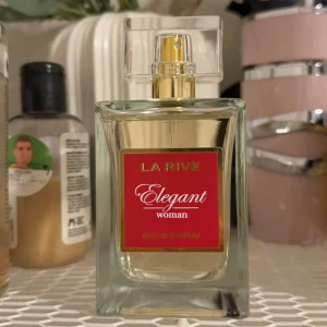 La rive elegant woman - Säljer la rive elegant woman. Endast provsprutad, 100 ml. 50 kr. Kan fraktas mot betalning eller mötas upp i Stockholm