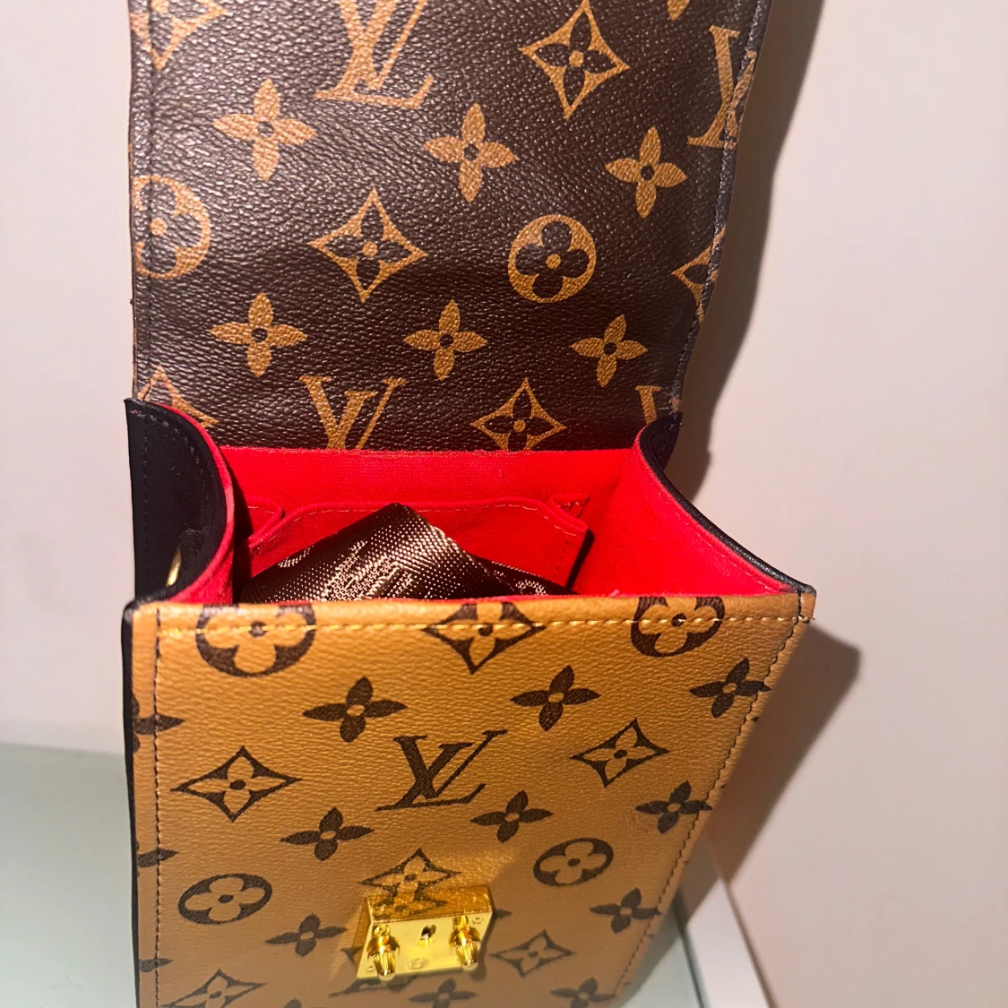 Brun och svart handväska  - 2