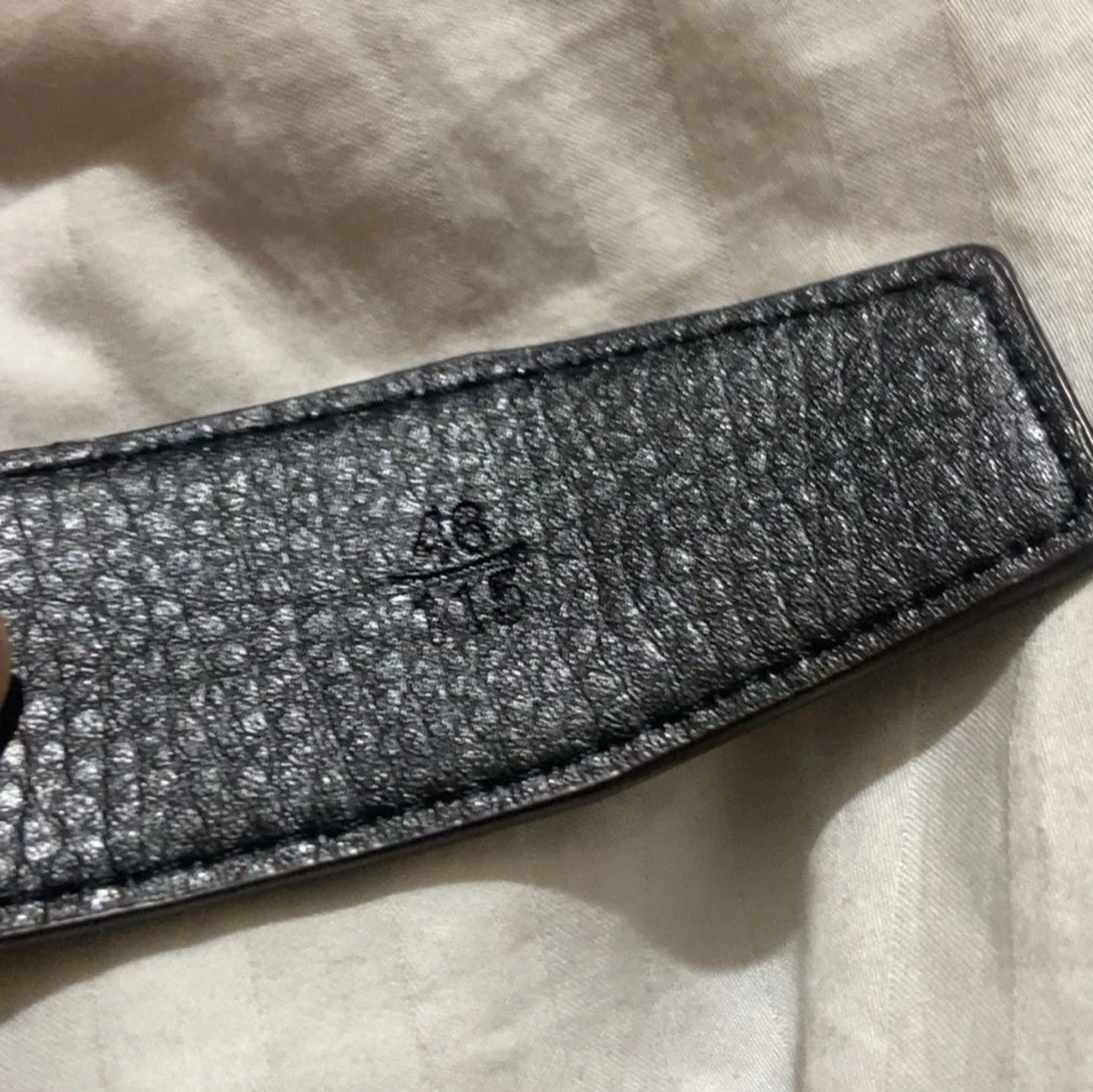 Svart skärp med silverfärgat spänne - 91