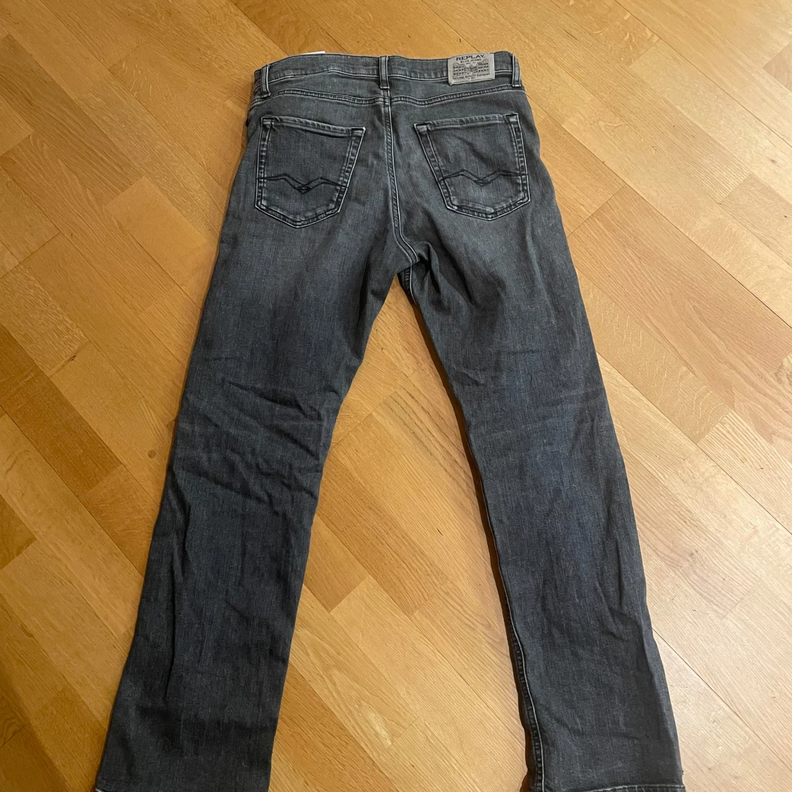 Grå jeans från Replay - 90