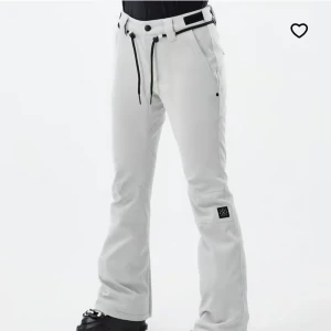 Dope skidbyxor  - Dope skidbyxor stl S . Nypris 1800 . Använda ett fåtal gånger så de är i nyskick. 