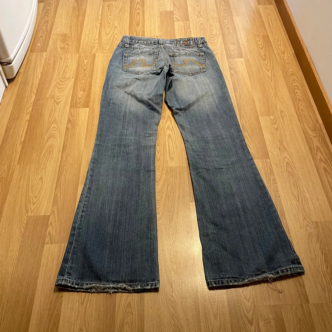 Ljusblåa bootcut jeans - 1