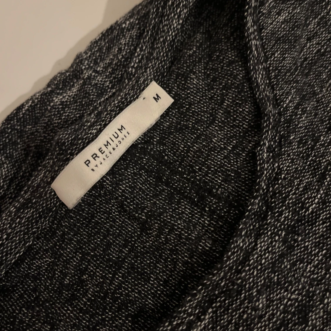 Gråmelerad t-shirt från Jack&Jones Premium - 2