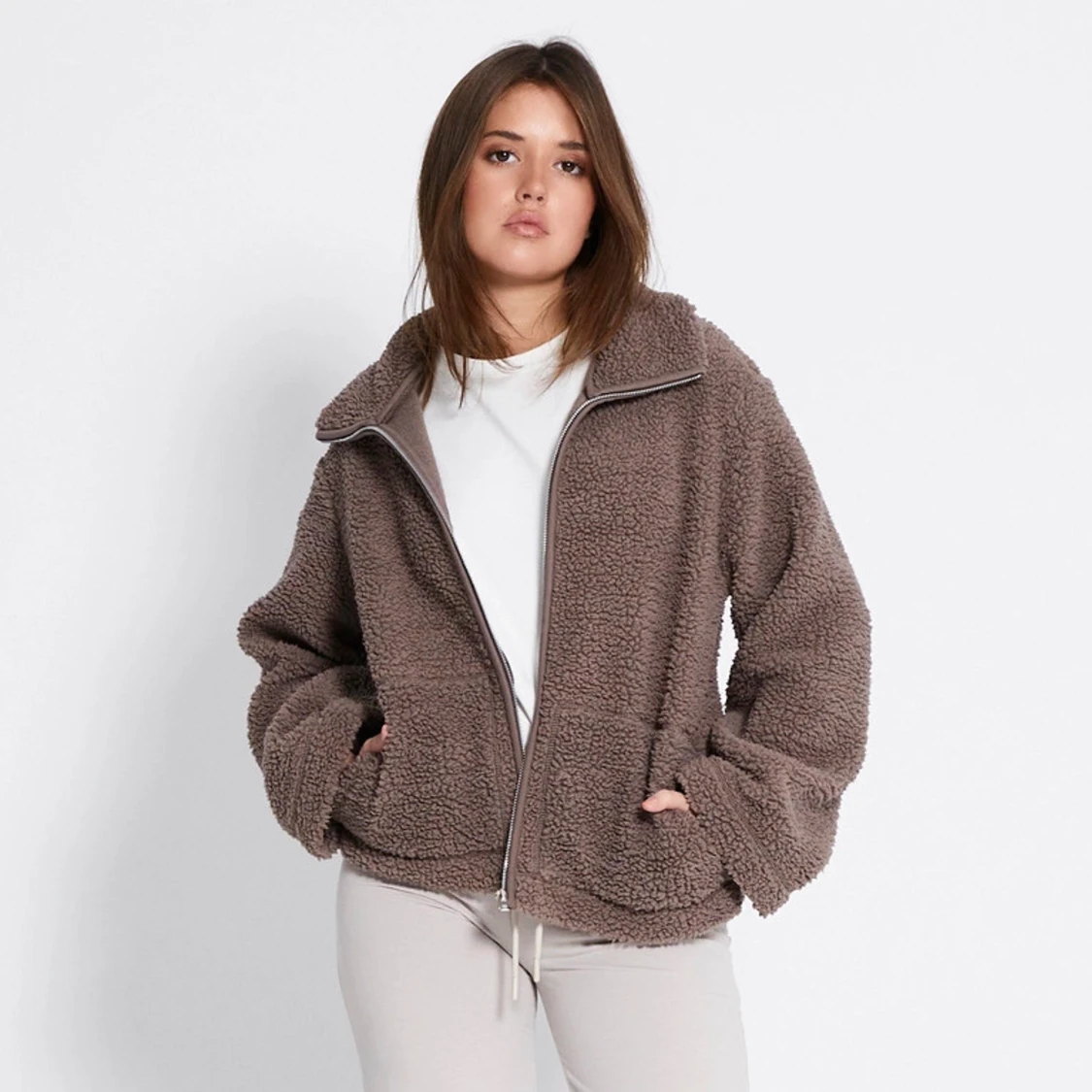 Brun teddyjacka med dragkedja