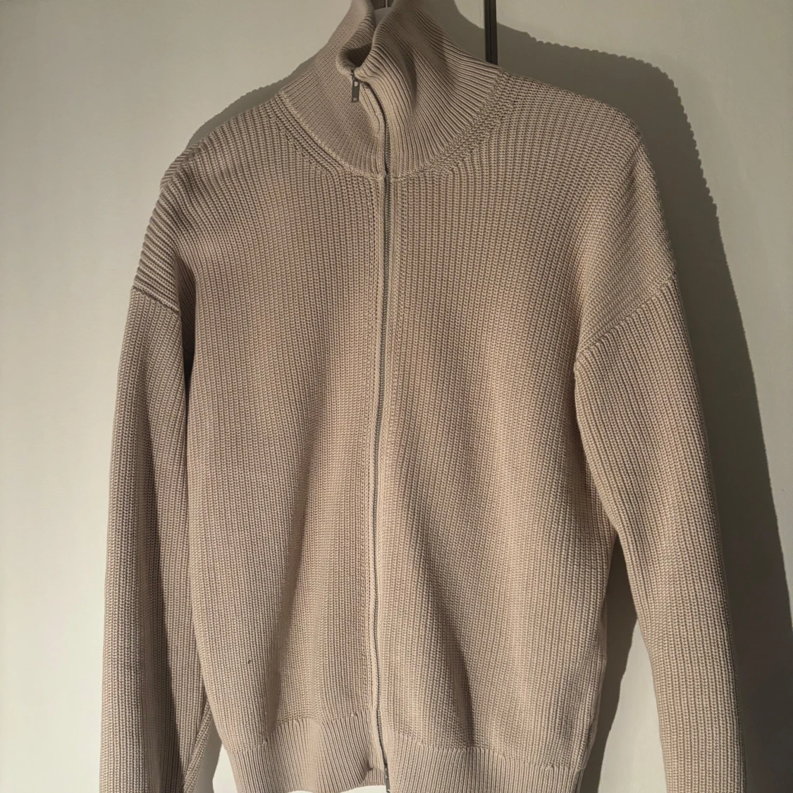 Beige kofta från Massimo Dutti