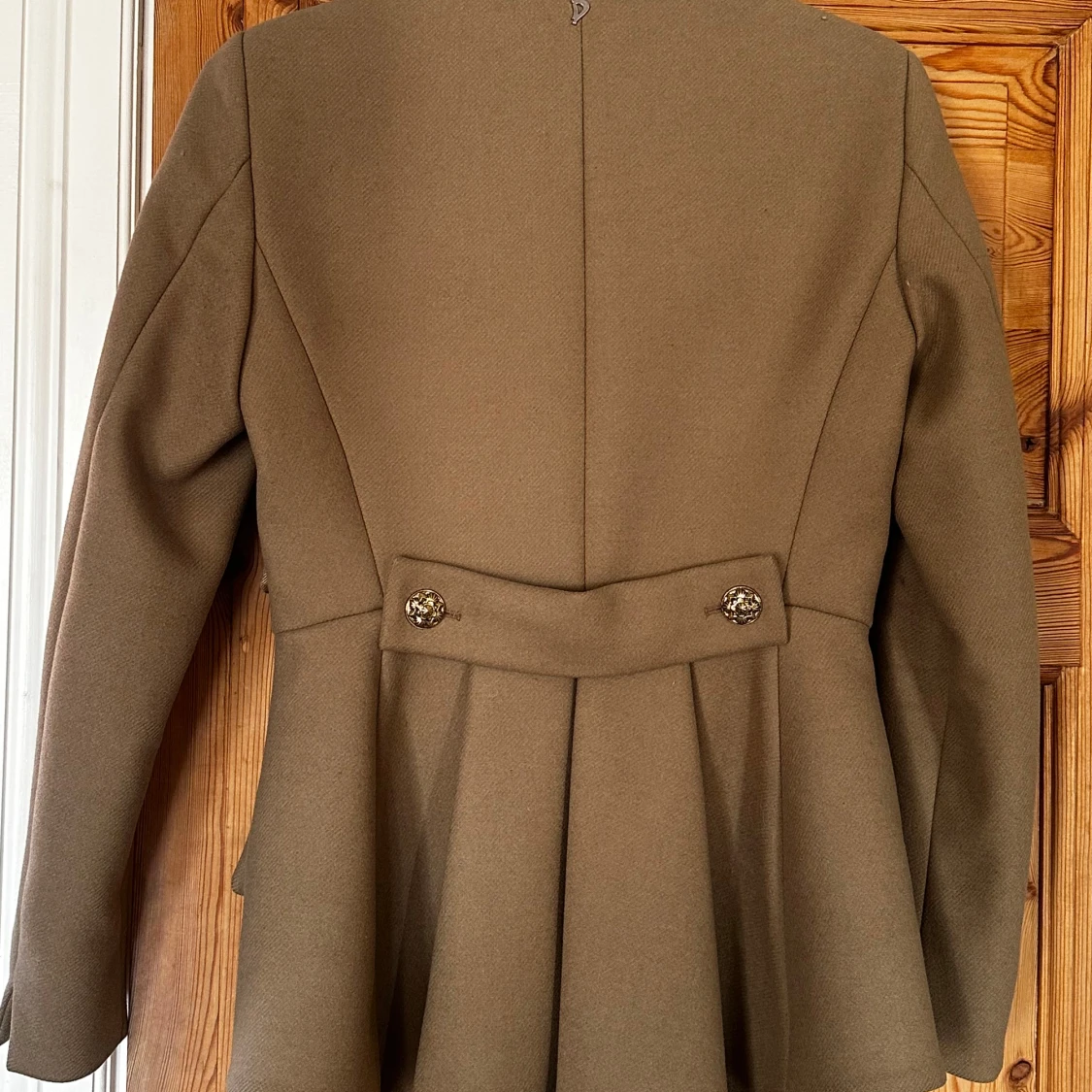 Brun kavaj med dekorativa knappar från Dondup - 3