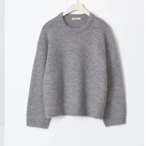Grå stickad tröja  - Jätte fin tröja från Gina! Fråga om fler bilder osv💓