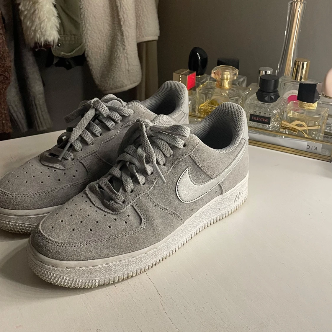Grå Nike Air Force sneakers - 1