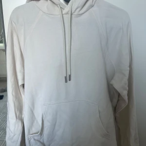 Vit hoodie med ficka - Vit hoodie 