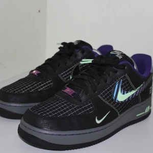 Nike Air Force ”future swoosh” - Snygga Nike Air Force 1. Går för $513 på Stockx.