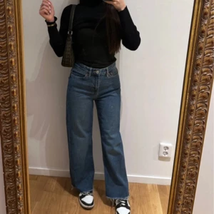 Straight jeans  - Mörkblåa straight medium jeans i storlek xs från lager 157 modell Lane. Pris kan diskuteras 💕